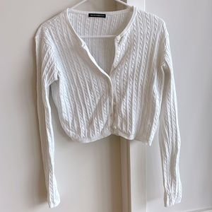 White knit cardigan cropped